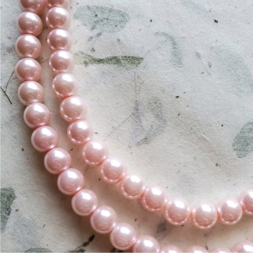 Girly Pink Pearls w/ Rhinestone Bow Focal 🎀 - Picture 3 of 7